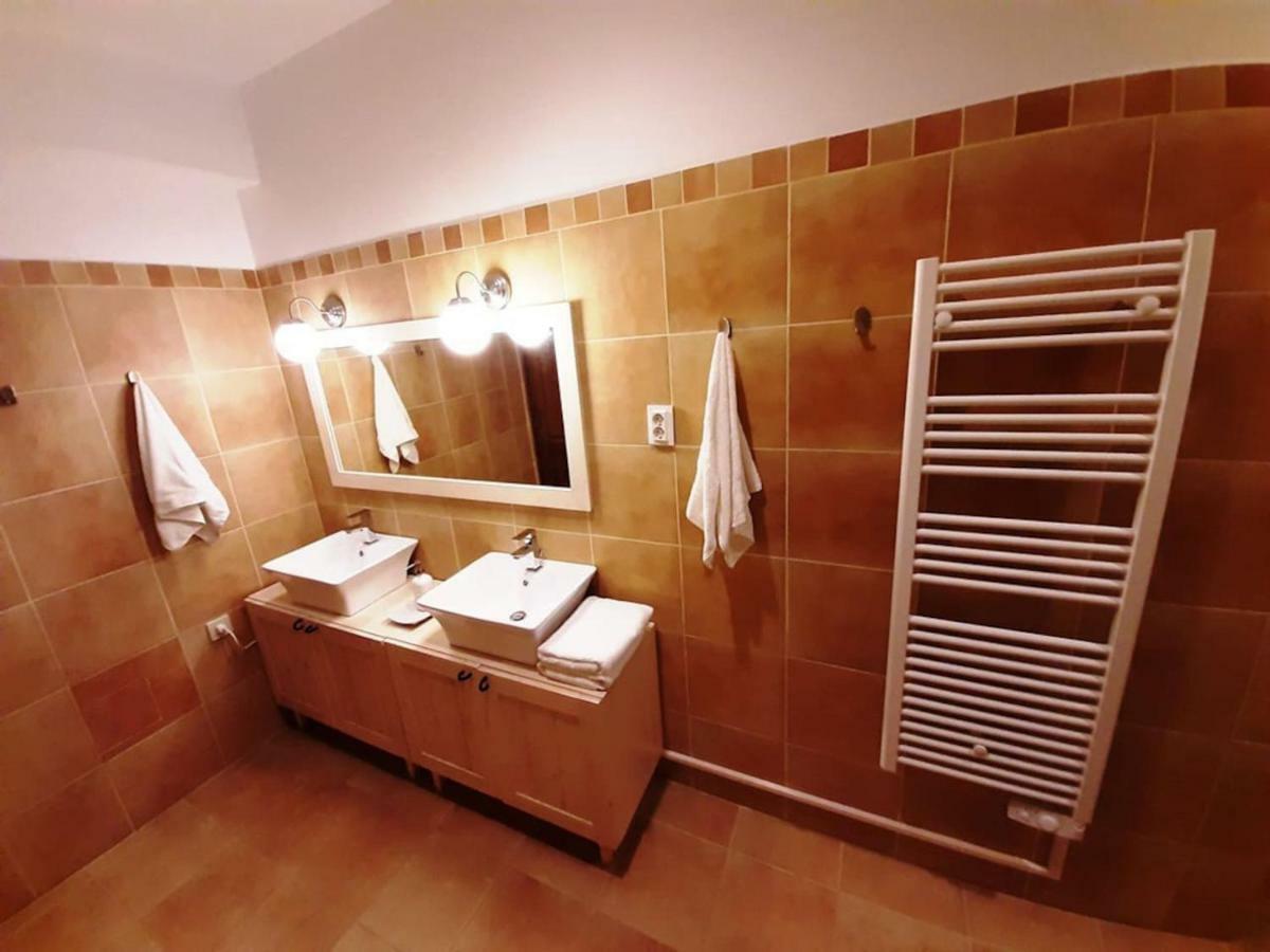 2 Bedroom Apartment Near Heroes Square Budapest Exterior foto