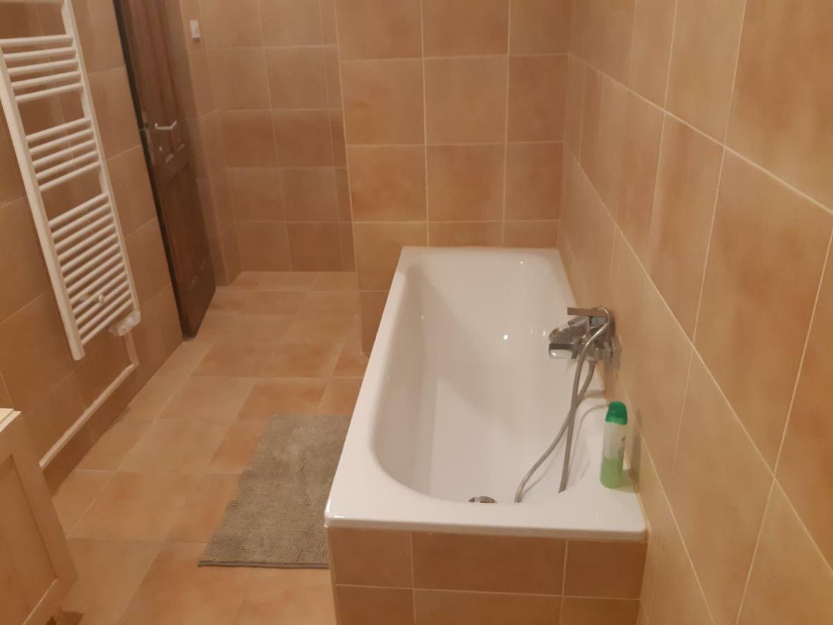 2 Bedroom Apartment Near Heroes Square Budapest Exterior foto